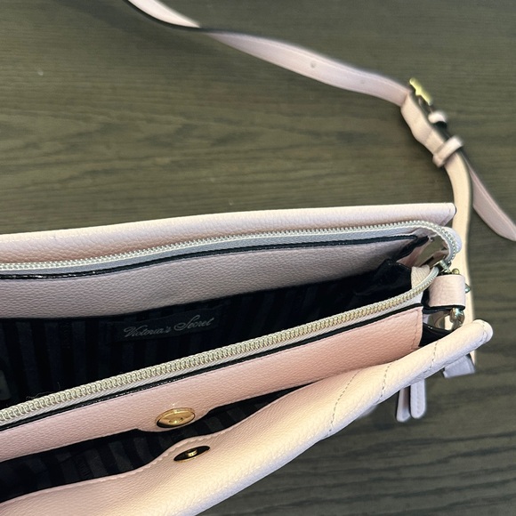Victoria's Secret Light Pink Chevron Crossbody Bag - Picture 3 of 4